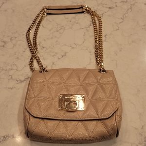 Michael Kors Vivianne Oyster Bag